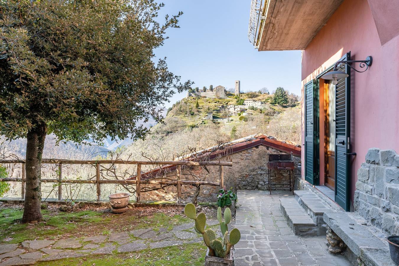 Apartment 'Nonna Teta 3' mit privatem Garten in Molazzana, Garfagnana