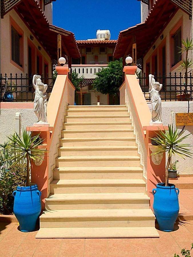 Gîte pour 6 personnes, avec vue et jardin, adapté aux familles dans Makri Gialos - 3