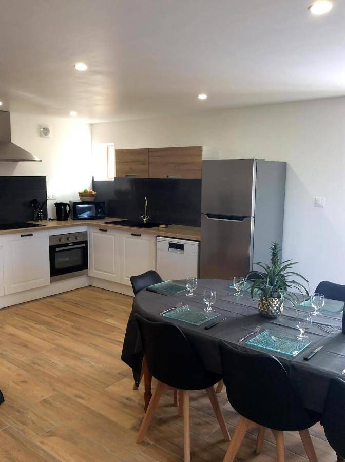 Location de vacances pour 8 personnes, avec terrasse et jardin à Champdray - 2