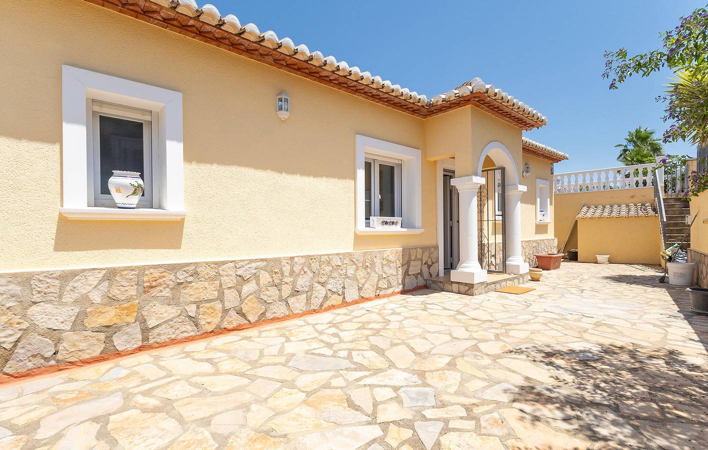 Acogedor apartamento en Orba con piscina, aparcamiento y terraza in Orba, Costa Blanca