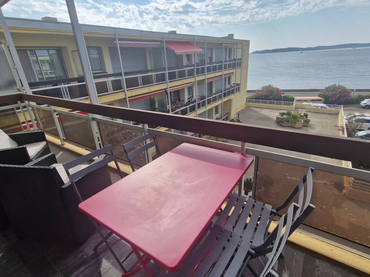 Apartamento entero, Apartamento climatizado de 2 habitaciones con vista al mar, centro ciudad de Sainte-Maxime, mascotas permitidas in Sainte-Maxime, Region de Draguignan