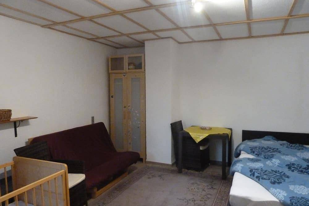 Ganze Wohnung, Familienfreundliche Ferienwohnung mit Kingsizebetten, Terrassen und Lagerfeuer in Crottendorf, Erzgebirge