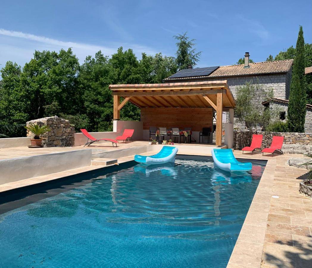 Chambre d'hôtes avec climatisation, terrasse privée et accès piscine in Saint-Alban-Auriolles, Ardèche