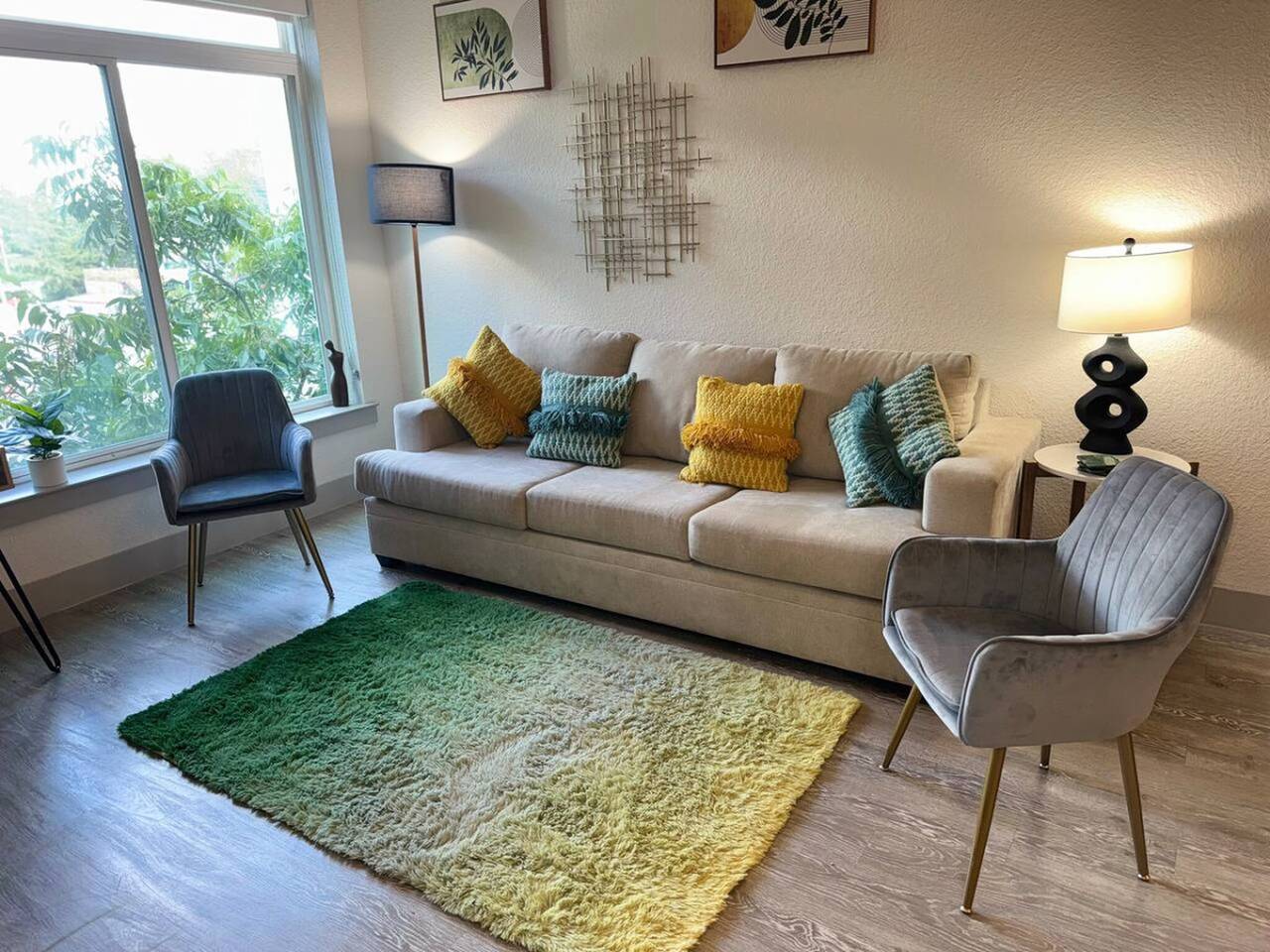Ganze Wohnung, Luxuriöse Eigentumswohnung am Flussufer, nur wenige Schritte von der Innenstadt entfernt, kostenlose Parkplätze in San Antonio, Bexar County