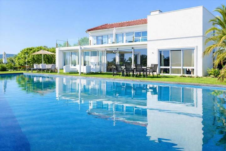 Casa de férias para 16 pessoas, com vista para o lago e jardim e ainda piscina and vista em Estoi