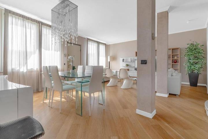 Villa per 7 persone, con Balcone e Giardino nonché Piscina a Padenghe sul Garda