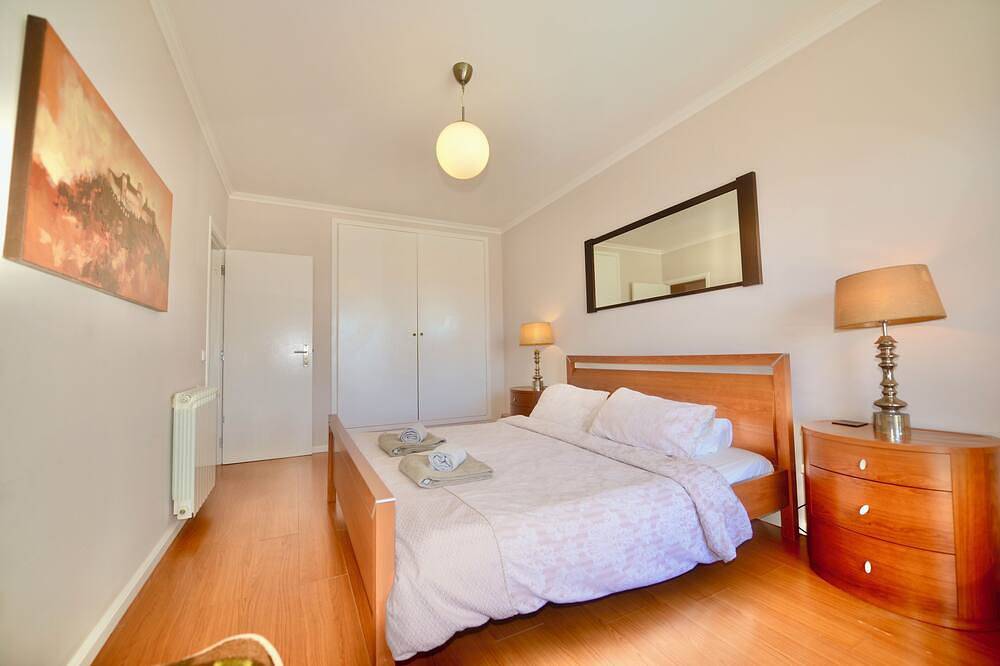 Apartamento inteiro, Bay - Apartamento com vista mar, a 65m da praia com Wi-Fi, piscina e garagem in Praia de São Martinho do Porto, São Martinho do Porto