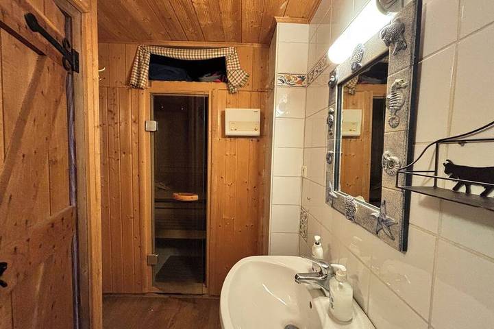 Gîte pour 14 personnes, animaux acceptés à La Côte-d'Arbroz - 4