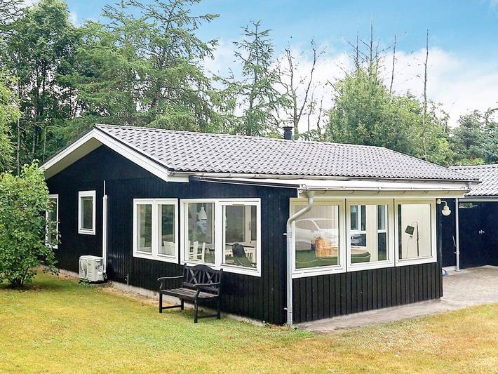 Ferieudlejning for 6 personer, med Terrasse i Hou