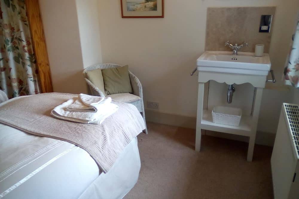 Purbeck cottage near Swanage &  Studland -  views of Corfe and I of Wight in Dorset