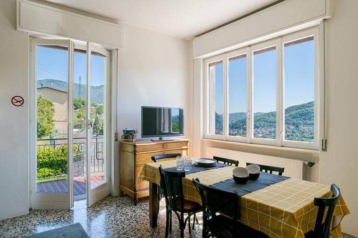 Gîte pour 6 personnes, avec vue ainsi que vue sur le lac et jardin à Maslianico