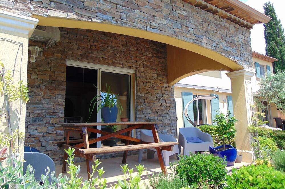 Apartamento entero, Accommodation in a magnificent villa in the Var in Bagnols-en-Forêt, Region de Draguignan