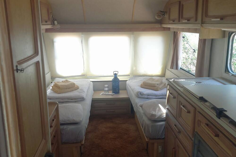 Michas Wohnwagen für 2 Sehen Sie die Pferdeherde vom Bett aus in Barão de São João, Bensafrim e Barão de São João
