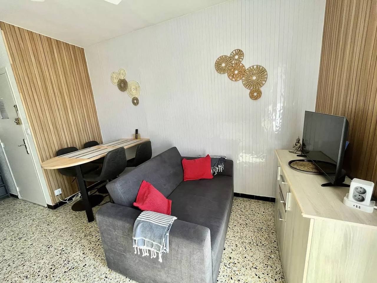Entire apartment, Near Plage And Trade: 1st floor: T2 for 4 persons in Port-la-Nouvelle, Narbonne region