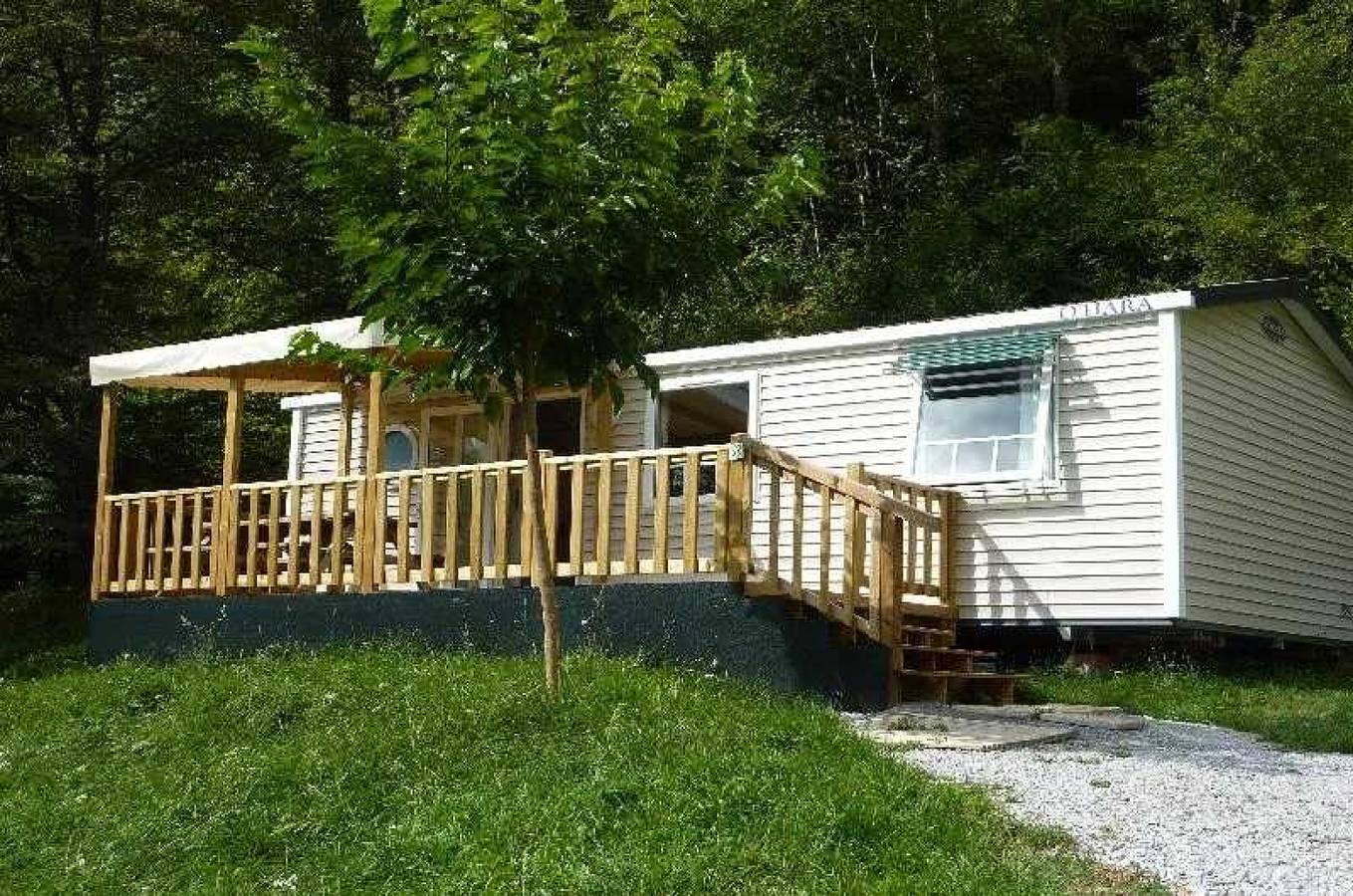 Zecamping 3* piscine chauffée chiens acceptés hammam locatif Tv Bbq in Louvie-Juzon, Béarn