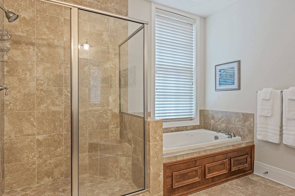 Ganze Wohnung, Bay St Beauty 2 Bedroom Condo in the Heart of Sav in Savannah, Chatham County