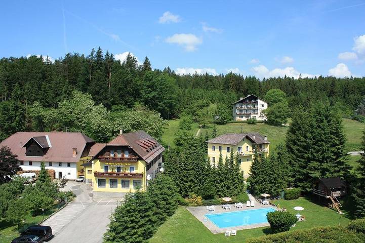 Hotel, mit Balkon und Terrasse sowie Whirlpool und Garten in Krumpendorf am Wörthersee