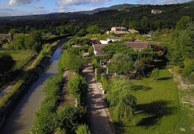 Location de vacances pour 4 personnes, avec jardin ainsi que piscine et vue à Lagnes - 2