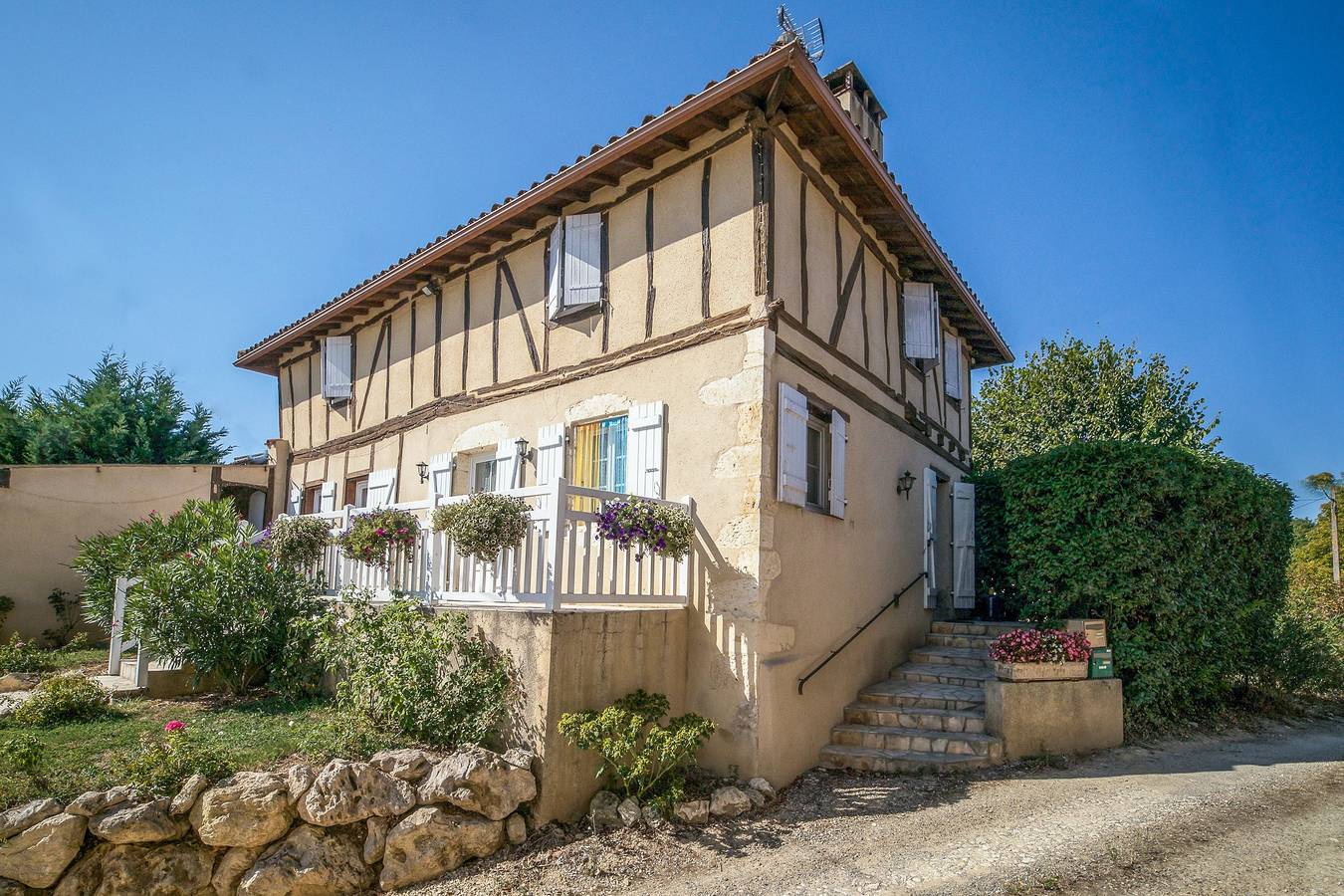 Charming villa in the Courrensan countryside with private pool in Courrensan, Gers