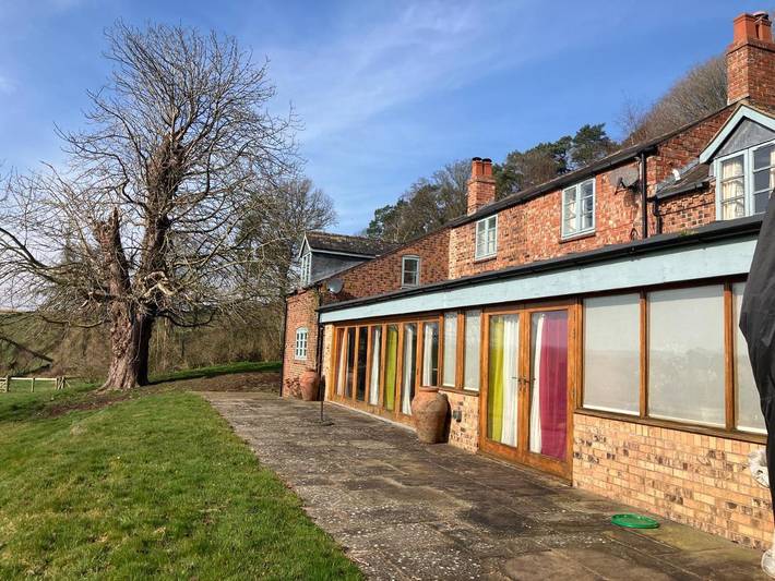 Bungalow for 3 people, with garden and view, with pets in Shropshire