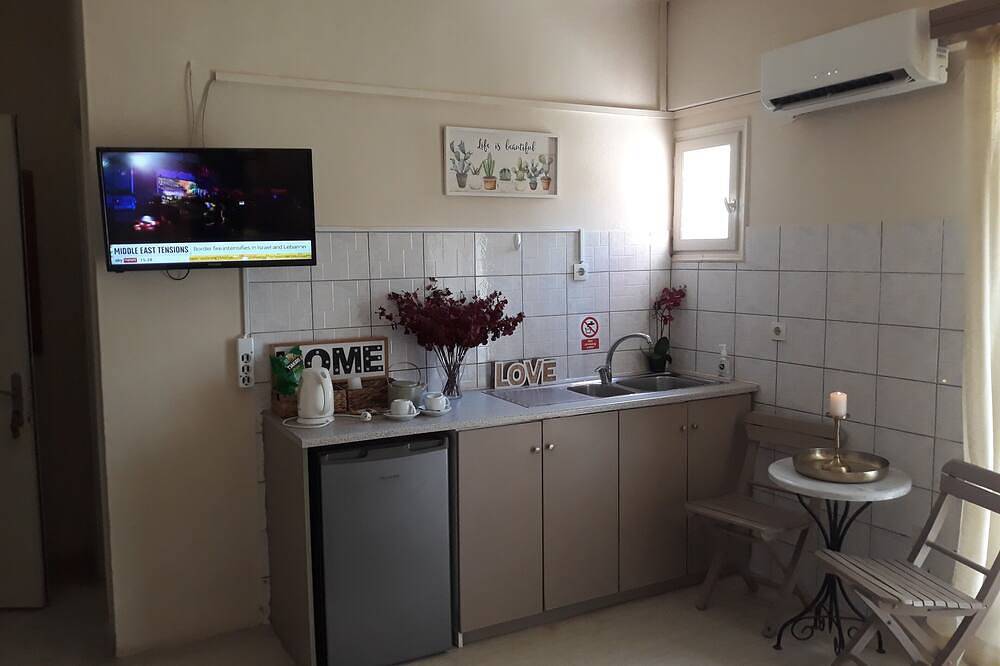 Gouvia Studio 5 – Stylish with Pool Access in Corfu