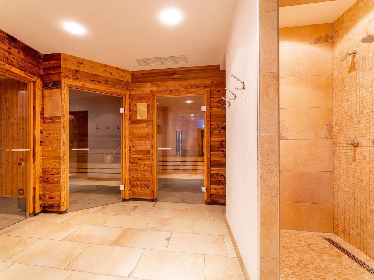 Ganze Wohnung, Geräumige Wohnung mit Wellness nahe dem Zentrum in Kaprun, Pinzgau
