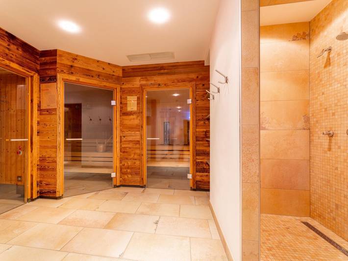 Ganze Wohnung, Geräumige Wohnung mit Wellness nahe dem Zentrum in Hohe Tauern, Kaprun