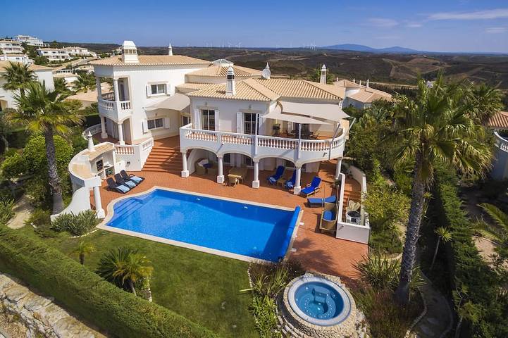 Villa für 8 Personen, mit Garten und Whirlpool sowie Terrasse und Sauna - 1