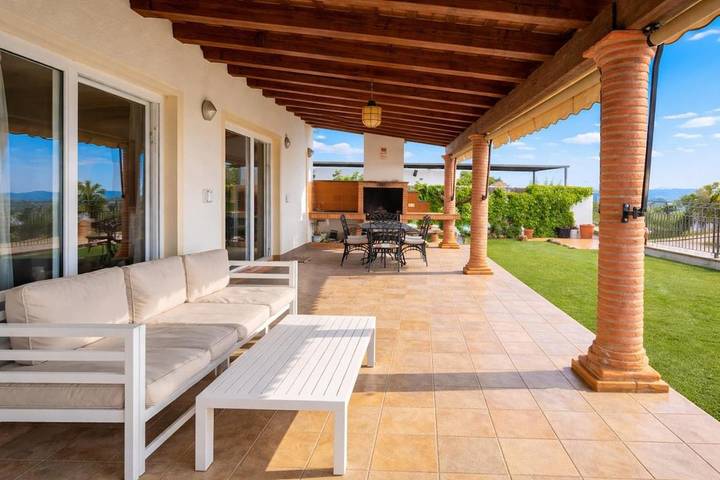 Casa rural para 10 personas, con Balcón además de Jardín y Vistas en Nívar