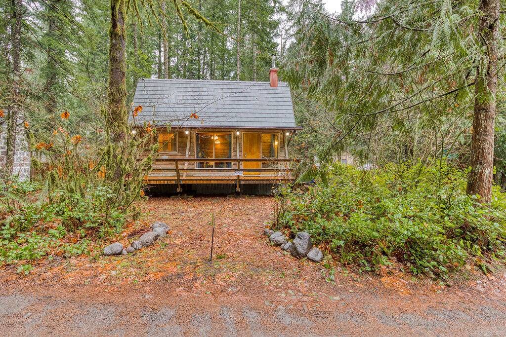 Intimate dog-friendly retreat with free Wifi, wood stove, & gas grill in Welches, Mount Hood
