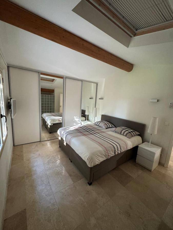 Location de vacances pour 10 personnes, avec terrasse ainsi que vue et piscine à Mornas - 4