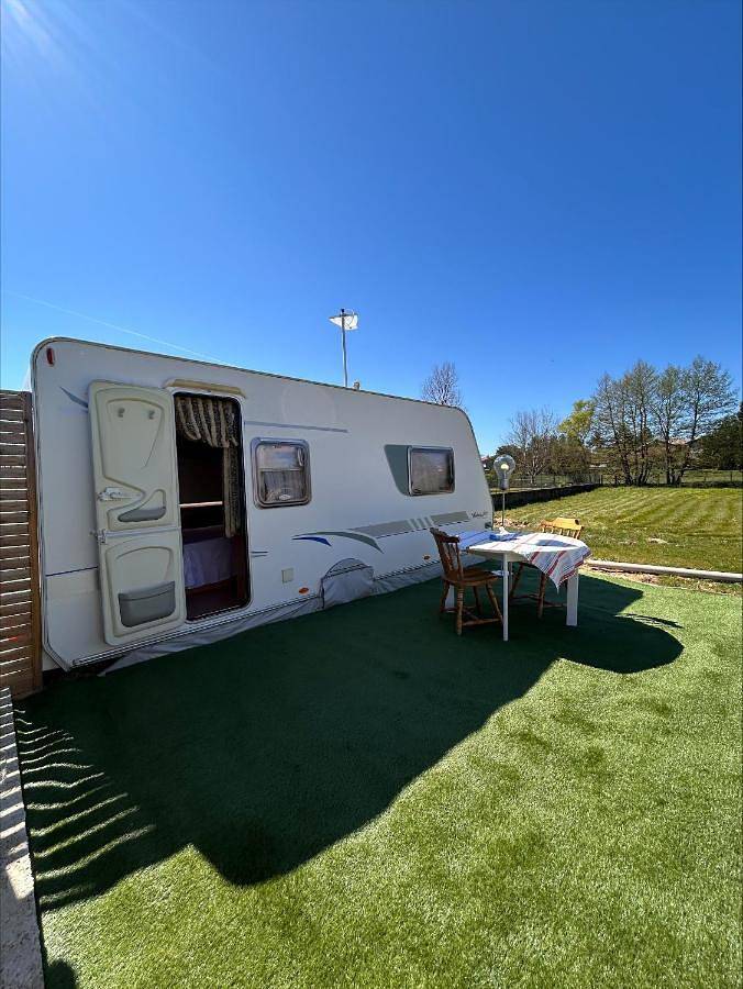Gîte pour 6 personnes, avec vue ainsi que jardin et piscine à Saint-Barthélemy-de-Vals - 4