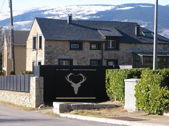 Location de vacances pour 6 personnes, avec vue et jardin, adapté aux familles à Bourg-Madame - 2