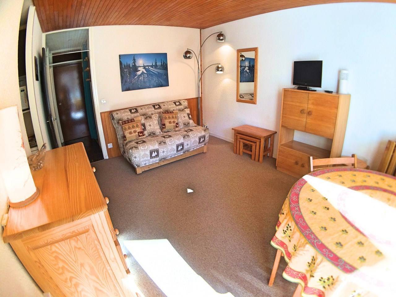Apartamento entero, Estudio con Balcón para 4 personas, cerca de pistas y comercios en Vars Les Claux in Vars, Briançon region