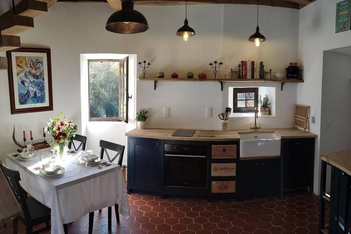 Location de vacances pour 6 personnes, avec piscine ainsi que vue et jardin à Bassignac-le-Bas - 4