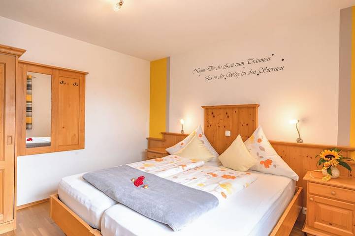Ferienwohnung für 3 Personen, mit Whirlpool und Sauna sowie Garten - 1