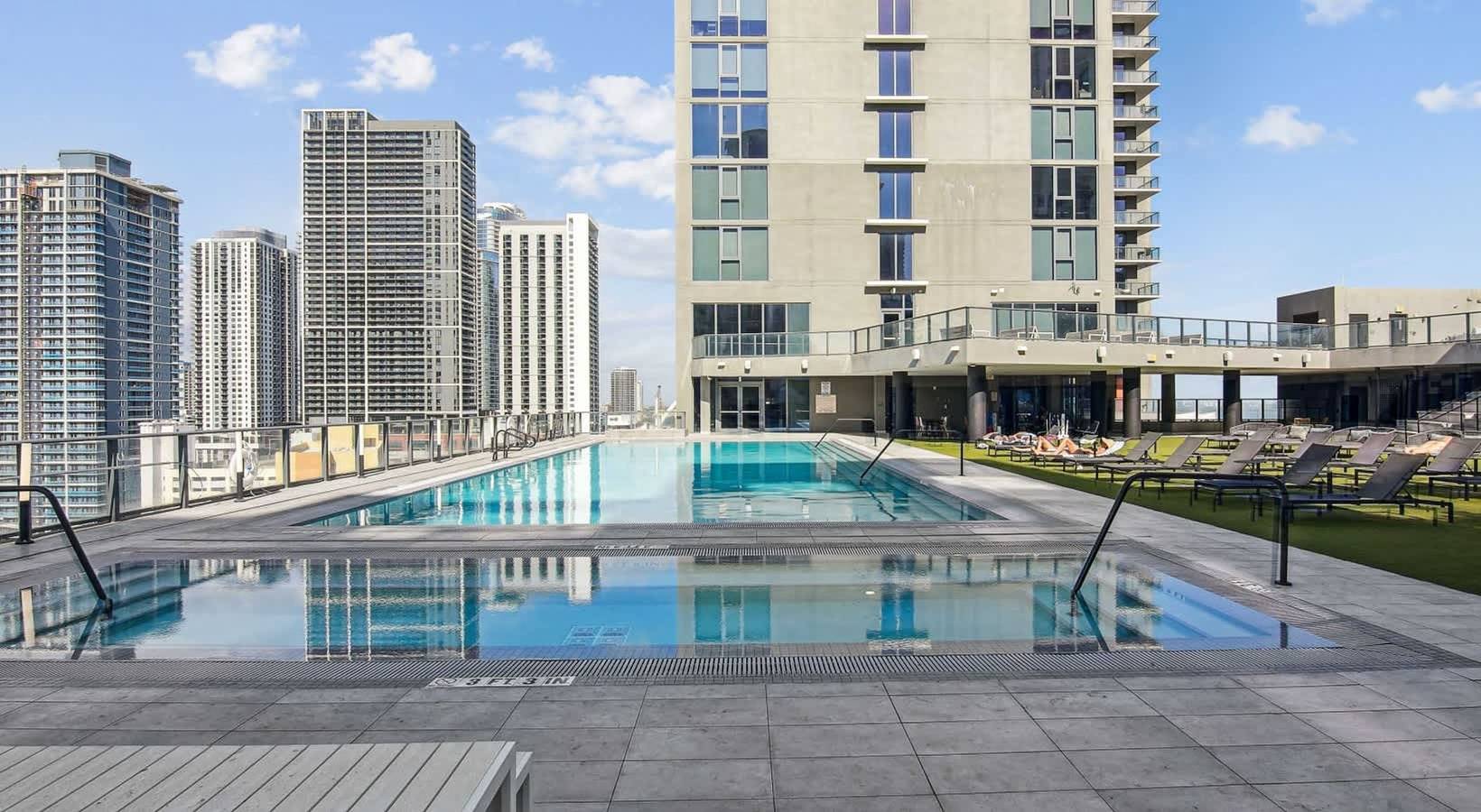 Apartamento inteiro, Downtown Miami 2Br Skyline Bay View Balcony Corner Suite | Luxe Pad in Miami, Flórida