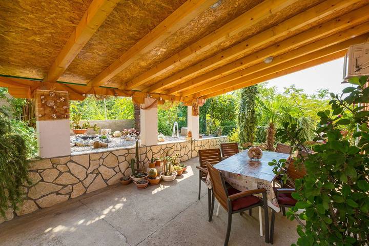 Ferienwohnung für 4 Personen, mit Balkon und Terrasse sowie Garten in Dramalj