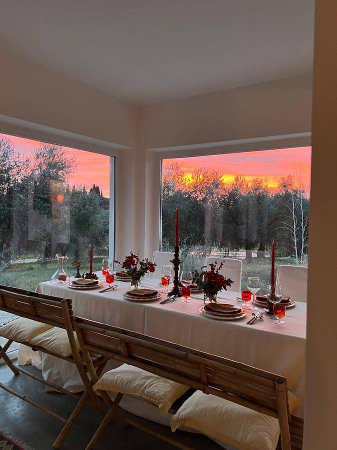 Location de vacances pour 8 personnes, avec piscine ainsi que vue et jardin à Fara in Sabina