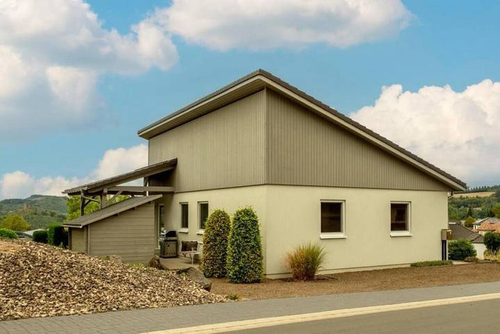 Ferienhaus für 6 Personen, mit Terrasse und Whirlpool in Gerolstein