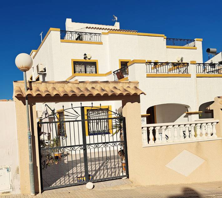 Ferienhaus für 5 Personen, mit Balkon und Terrasse sowie Garten und Pool in Orihuela Costa - 3