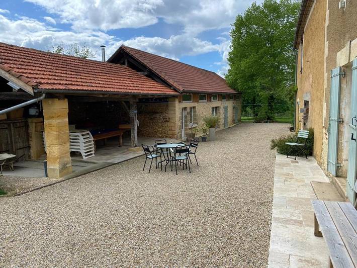Location de vacances pour 4 personnes, avec Jardin ainsi que Piscine et Vue à Doissat - 2