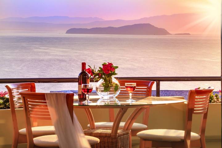 Villa for 6 people, with balcony and ocean view in Chania