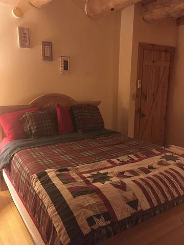 Log Cabin for 25 People in Blue Ridge Mountains, Virginia, Photo 2