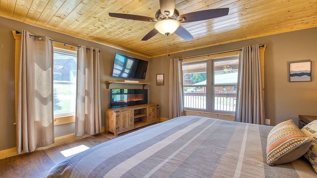 Panoramic Mountain Views/Roaming Elk/Fireplaces in Blue Ridge Parkway, Maggie Valley