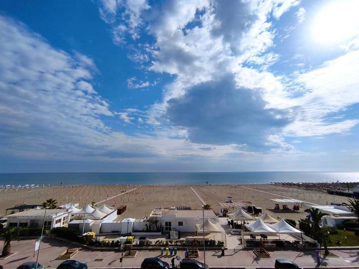 Appartamento per 6 persone, con giardino e terrazza nonché panorama, con animali domestici a Margherita di Savoia