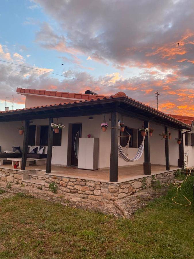 Location de vacances pour 4 personnes, avec bassin pour enfant et jardin ainsi que piscine et vue à Chaves - 2