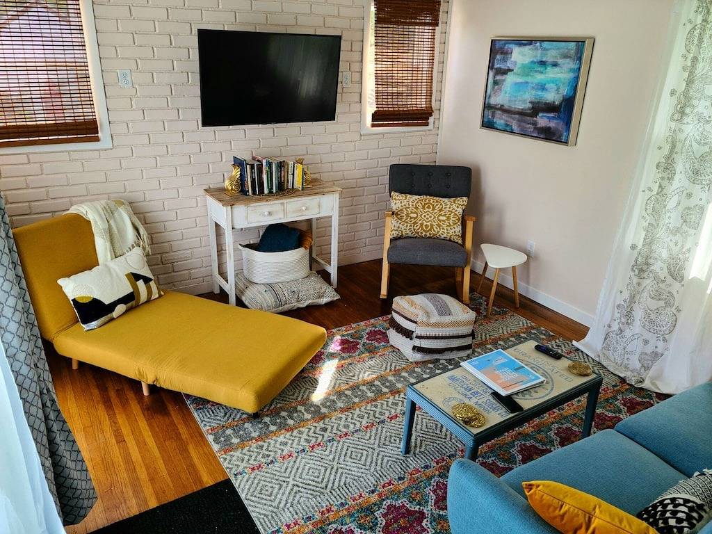 The Little House // Stylish & Cozy ~ 2 mi from Mayo Clinic in Rochester (MN), Olmsted County