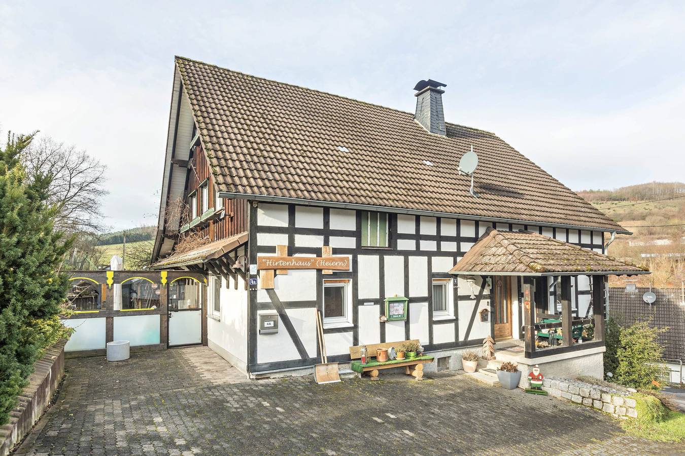 Ganze Wohnung, Apartment 'Hirtenhaus' mit gemeinsamer Terrasse und Wlan in Attendorn, Biggesee