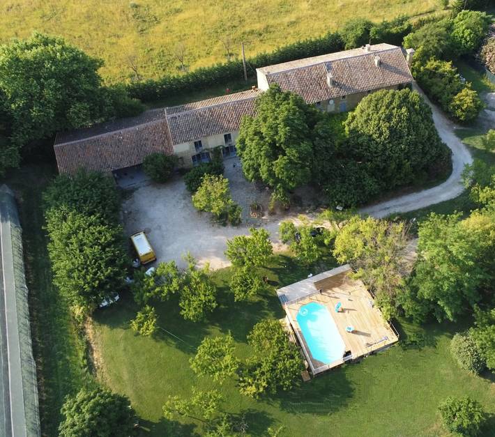 Maison de campagne pour 12 personnes, avec Balcon et Jacuzzi ainsi que Jardin et Piscine